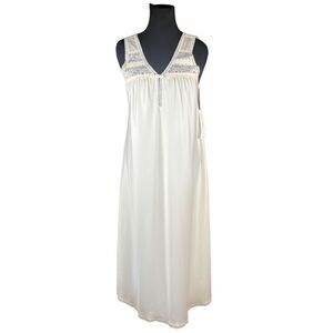 Carole Hochman M 70’s woman’s white lace polyester long maxi nightgown bridal
